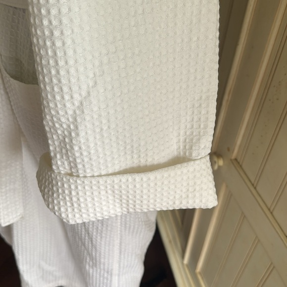 Frette Fager’s Island Luxury Spa  Logo Ivory Waffle Texture Robe - Picture 6 of 14
